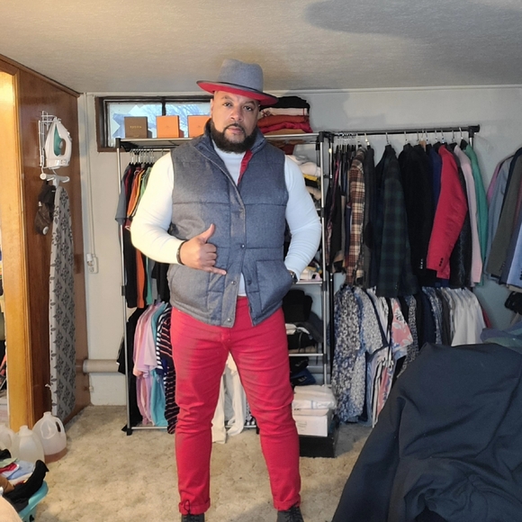 Meet your Posher, Calvin - Picture 1 of 5